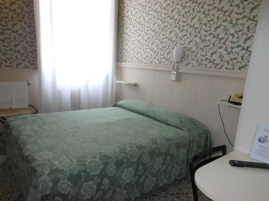Hotel Stipino Lucca Room photo